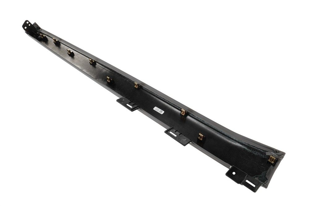 GM Genuine Parts Right Dashboard Panel 85821164 — image 4